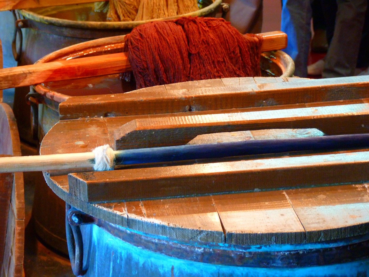 The craftsmen of hand dyeing