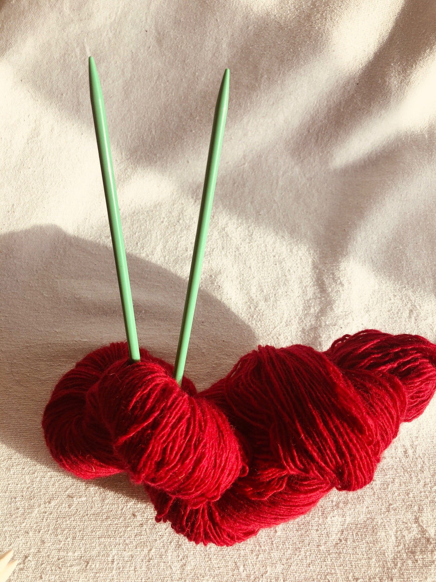 Rouge Cochenille<br>Sénatrice d'Ottawa<br>(Worsted)