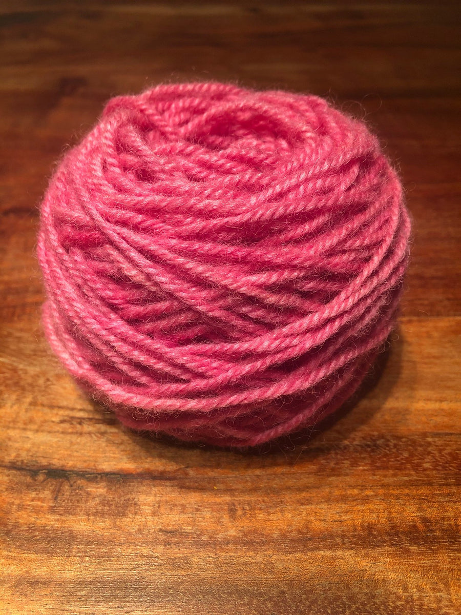 Rose Cochenille Clair<br>Sénatrice d'Ottawa<br>(Worsted)